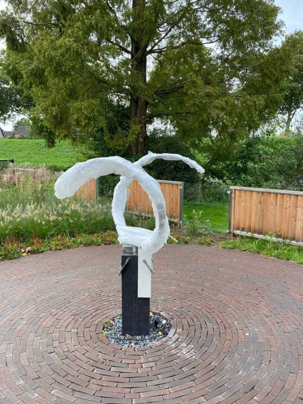 Kunstopdracht beeld hospice nog verpakt