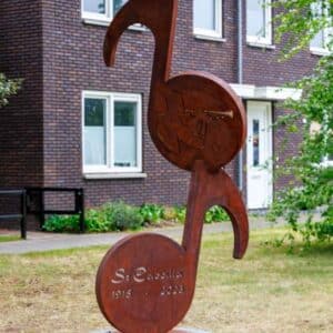 cortenstaal-kunstopdracht-sculptuur-muzieknoten