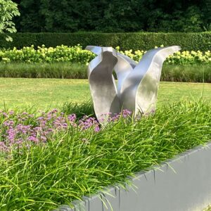 eigentijds RVS sculptuur tulp