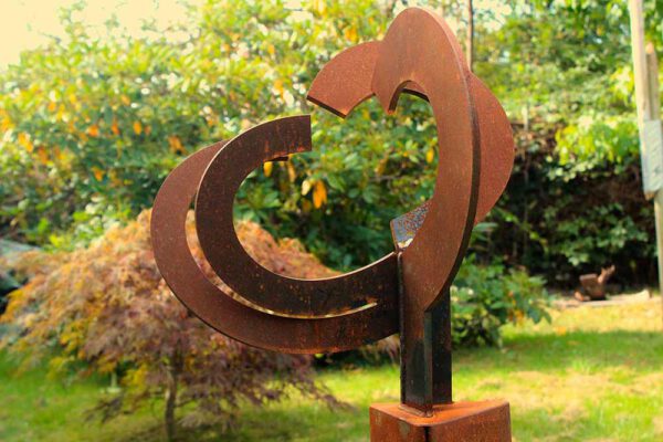 modern corten kunstwerk