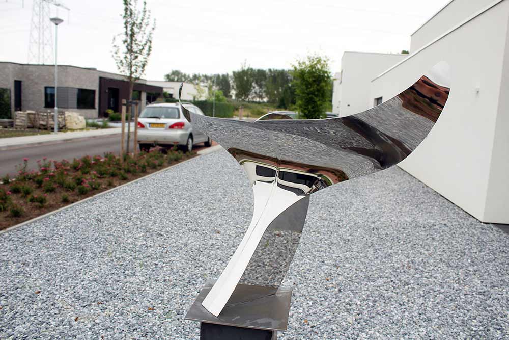 kunstopdracht rvs kunstwerk walvis staart gepolijst