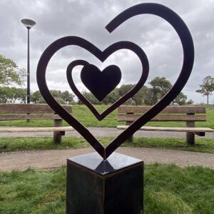 prachtig hart sculptuur als gedenkteken