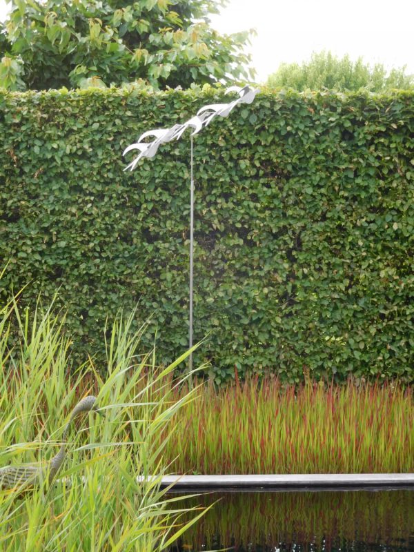 stainless steel sculpture bird's eye view garden statue for high hedge